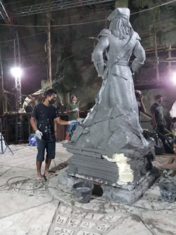 A large scale model of pirate from polyurethane theming with cement.